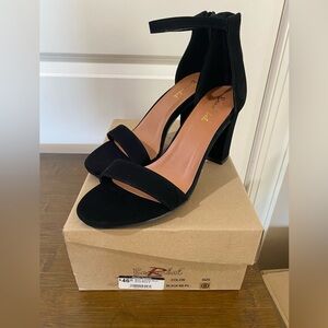 Bonnibel Open Toe Ankle Strap Heels - Black - Size 8 - Excellent Condition - $30